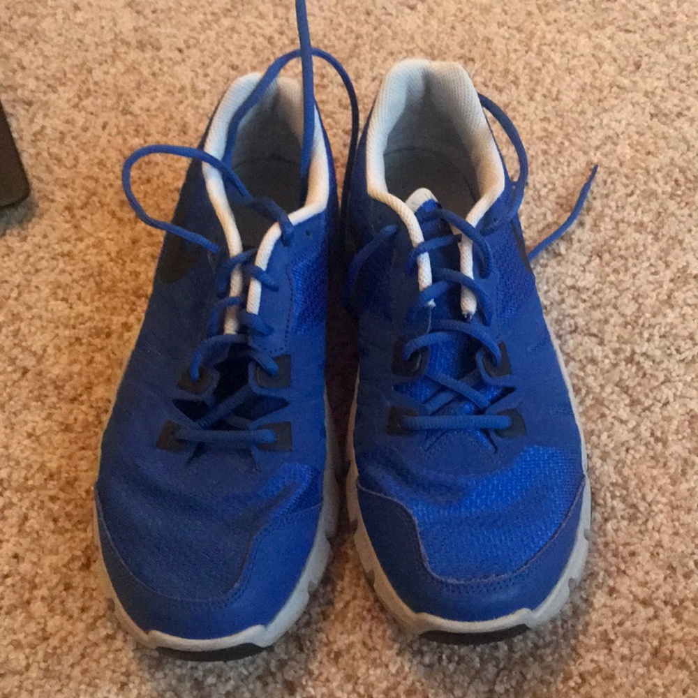 Men’s Nike tennis shoes